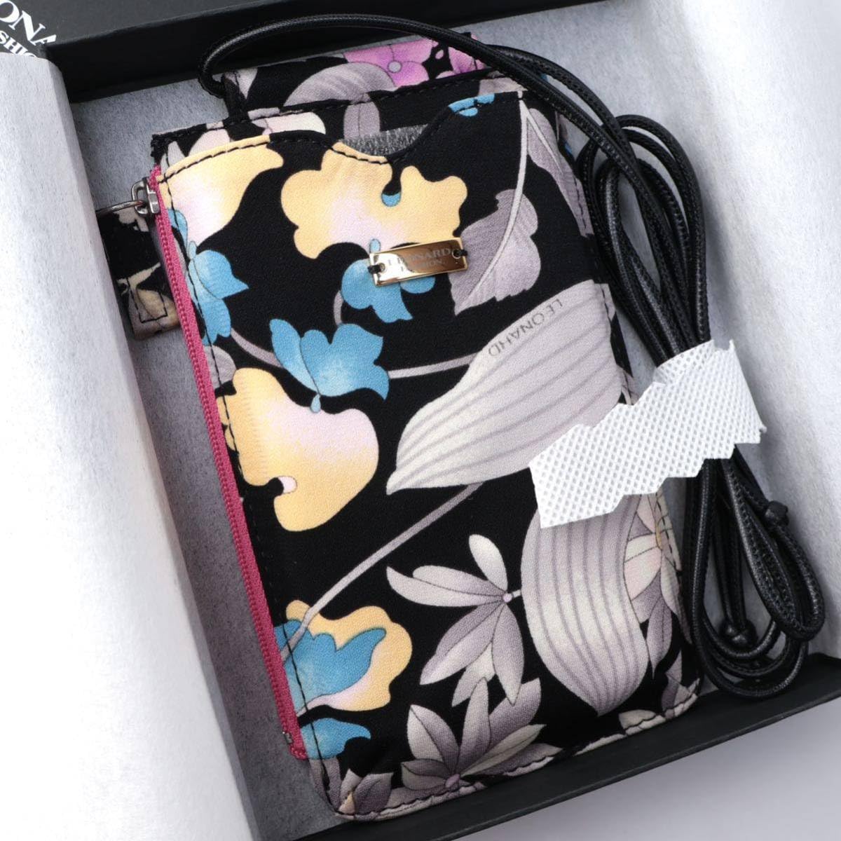レオナール✴️花柄　肩掛けポーチ(スマホ⭐ポーチ) Amazon.co.jp: LEONARD レオナール スマホケース ポーチ 小物